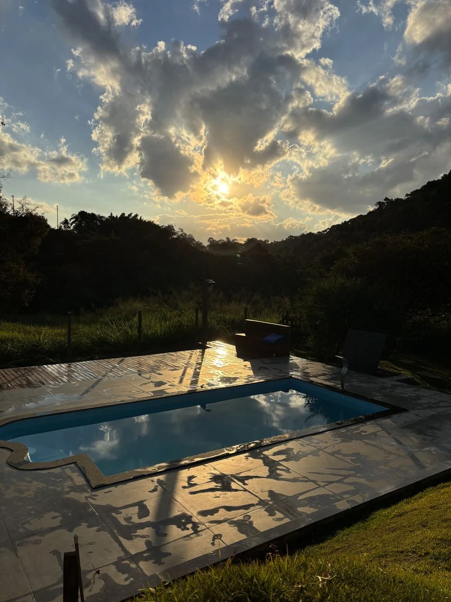 Piscina do Sítio da Barra no fim da tarde