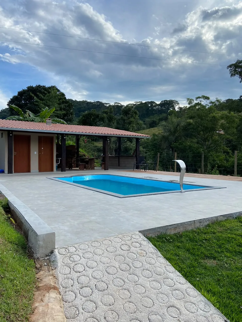 Piscina e área de lazer