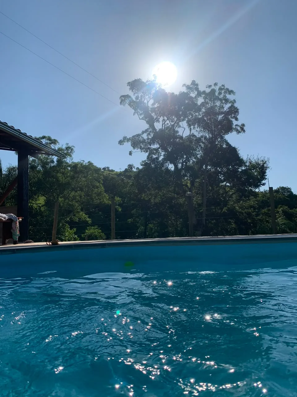 Piscina sob o sol