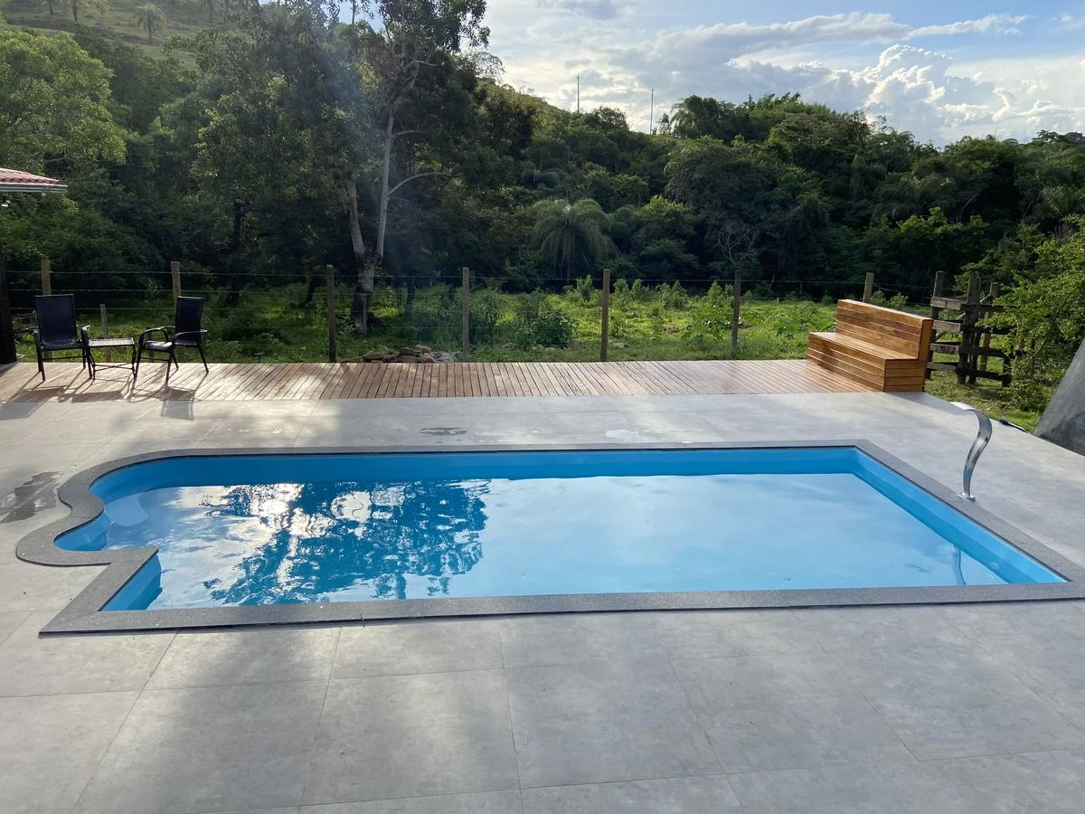 Piscina com vista para a mata